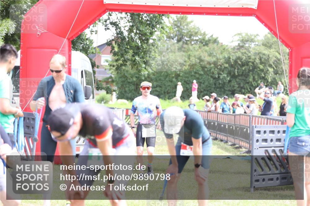 21.06.2026 - 29. Vierlanden-Triathlon Andreas Tolksdorf http://msf.ph/oto/9890798 21.06.2026 13:10:18 Ziel 703, 805, 703, 805 meine-sportfotos.de