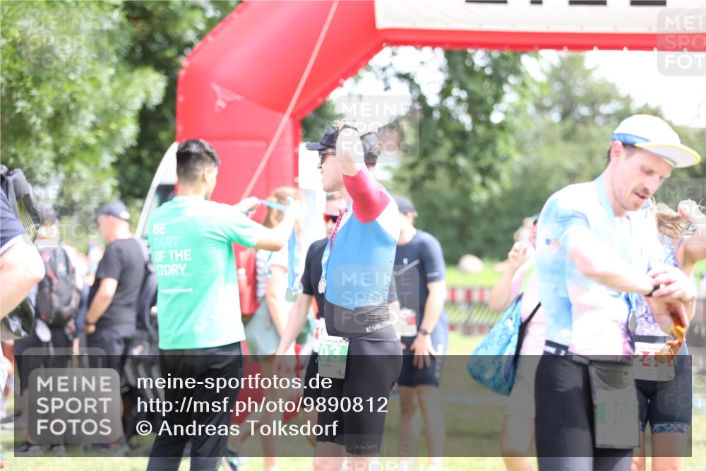 21.06.2026 - 29. Vierlanden-Triathlon Andreas Tolksdorf http://msf.ph/oto/9890812 21.06.2026 13:10:41 Ziel 186, 699, 186, 699 meine-sportfotos.de