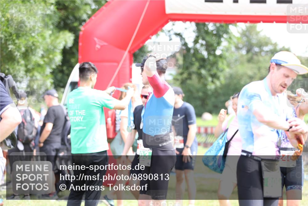21.06.2026 - 29. Vierlanden-Triathlon Andreas Tolksdorf http://msf.ph/oto/9890813 21.06.2026 13:10:41 Ziel 186, 699, 186, 699 meine-sportfotos.de