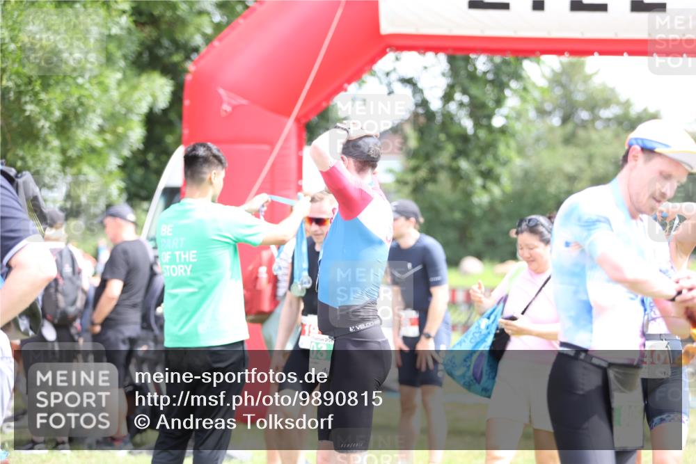 21.06.2026 - 29. Vierlanden-Triathlon Andreas Tolksdorf http://msf.ph/oto/9890815 21.06.2026 13:10:41 Ziel 186, 699, 186, 699 meine-sportfotos.de