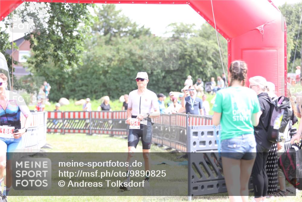21.06.2026 - 29. Vierlanden-Triathlon Andreas Tolksdorf http://msf.ph/oto/9890825 21.06.2026 13:11:01 Ziel 154, 154 meine-sportfotos.de