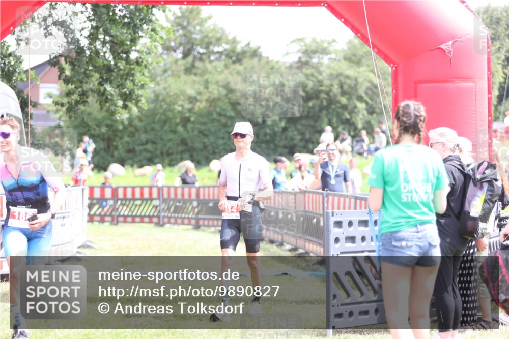 21.06.2026 - 29. Vierlanden-Triathlon Andreas Tolksdorf http://msf.ph/oto/9890827 21.06.2026 13:11:01 Ziel 154, 154 meine-sportfotos.de