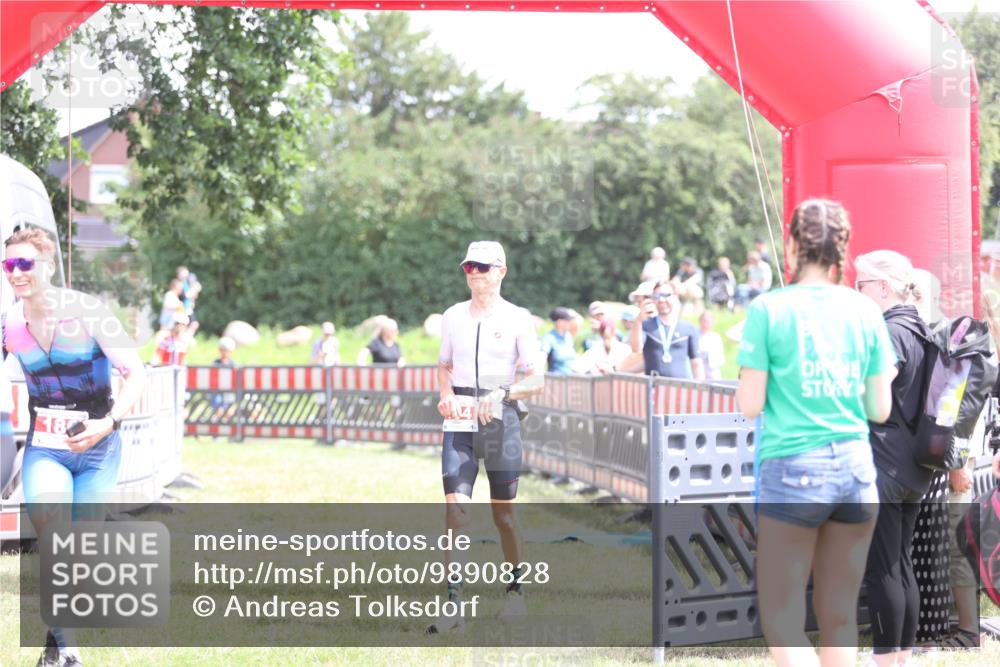 21.06.2026 - 29. Vierlanden-Triathlon Andreas Tolksdorf http://msf.ph/oto/9890828 21.06.2026 13:11:01 Ziel 154, 154 meine-sportfotos.de