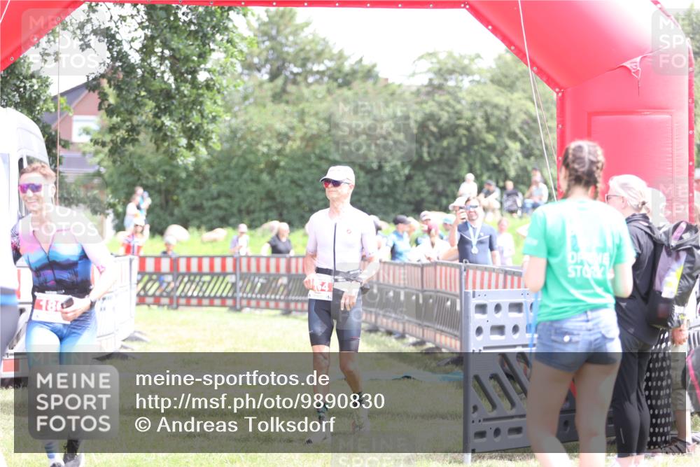 21.06.2026 - 29. Vierlanden-Triathlon Andreas Tolksdorf http://msf.ph/oto/9890830 21.06.2026 13:11:01 Ziel 154, 154 meine-sportfotos.de