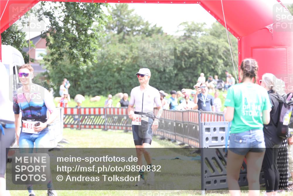 21.06.2026 - 29. Vierlanden-Triathlon Andreas Tolksdorf http://msf.ph/oto/9890832 21.06.2026 13:11:01 Ziel 154, 154 meine-sportfotos.de
