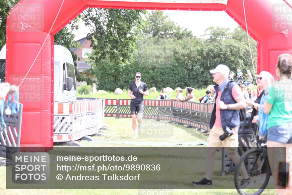 21.06.2026 - 29. Vierlanden-Triathlon Andreas Tolksdorf http://msf.ph/oto/9890836 21.06.2026 13:11:55 Ziel 745, 745 meine-sportfotos.de