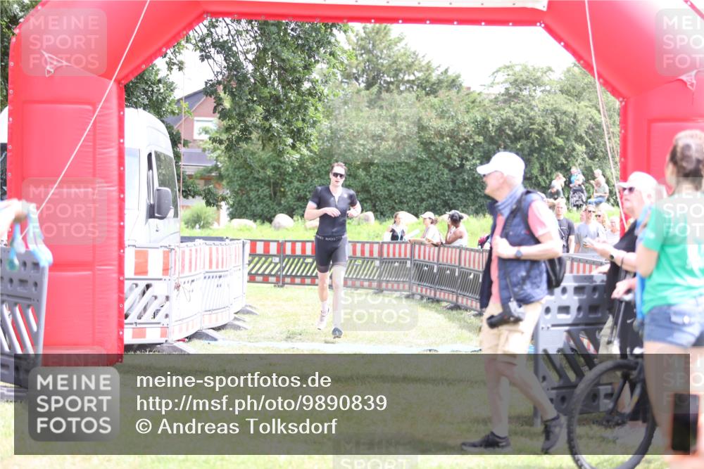 21.06.2026 - 29. Vierlanden-Triathlon Andreas Tolksdorf http://msf.ph/oto/9890839 21.06.2026 13:11:55 Ziel 745, 745 meine-sportfotos.de
