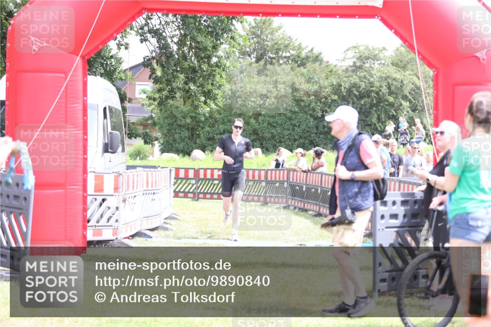 21.06.2026 - 29. Vierlanden-Triathlon Andreas Tolksdorf http://msf.ph/oto/9890840 21.06.2026 13:11:55 Ziel 745, 745 meine-sportfotos.de