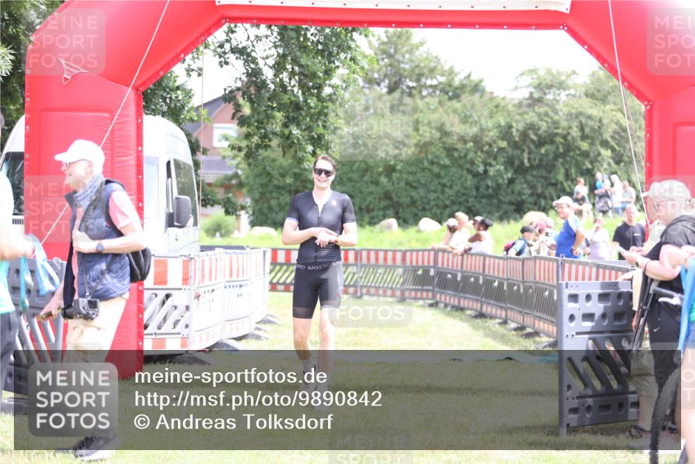 21.06.2026 - 29. Vierlanden-Triathlon Andreas Tolksdorf http://msf.ph/oto/9890842 21.06.2026 13:11:58 Ziel 745, 745 meine-sportfotos.de