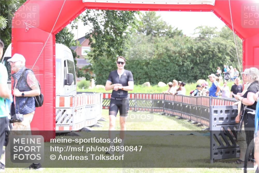 21.06.2026 - 29. Vierlanden-Triathlon Andreas Tolksdorf http://msf.ph/oto/9890847 21.06.2026 13:11:58 Ziel 745, 745 meine-sportfotos.de