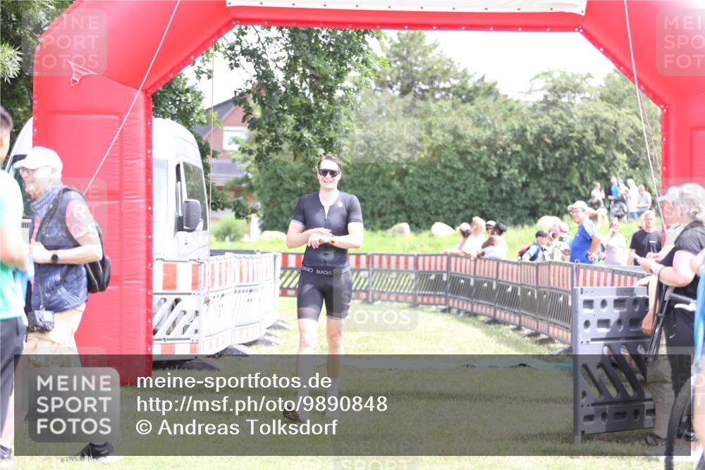 21.06.2026 - 29. Vierlanden-Triathlon Andreas Tolksdorf http://msf.ph/oto/9890848 21.06.2026 13:11:58 Ziel 745, 745 meine-sportfotos.de
