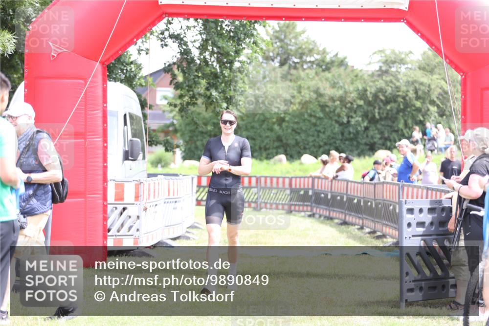 21.06.2026 - 29. Vierlanden-Triathlon Andreas Tolksdorf http://msf.ph/oto/9890849 21.06.2026 13:11:58 Ziel 745, 745 meine-sportfotos.de