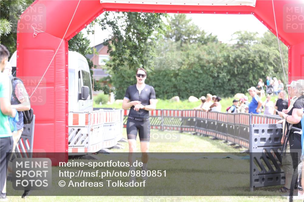 21.06.2026 - 29. Vierlanden-Triathlon Andreas Tolksdorf http://msf.ph/oto/9890851 21.06.2026 13:11:58 Ziel 745, 745 meine-sportfotos.de