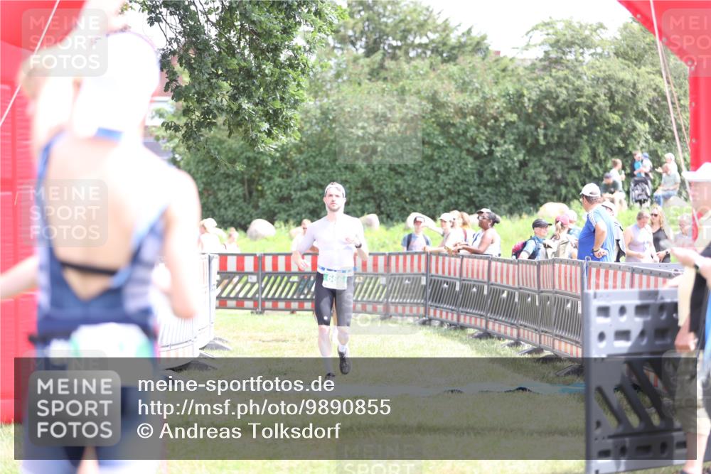 21.06.2026 - 29. Vierlanden-Triathlon Andreas Tolksdorf http://msf.ph/oto/9890855 21.06.2026 13:12:12 Ziel 660, 666, 660, 666 meine-sportfotos.de