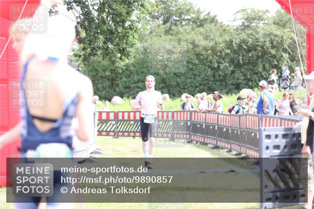 21.06.2026 - 29. Vierlanden-Triathlon Andreas Tolksdorf http://msf.ph/oto/9890857 21.06.2026 13:12:12 Ziel 660, 666, 660, 666 meine-sportfotos.de
