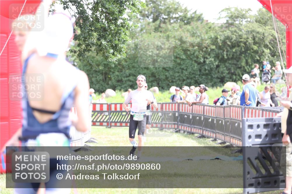 21.06.2026 - 29. Vierlanden-Triathlon Andreas Tolksdorf http://msf.ph/oto/9890860 21.06.2026 13:12:12 Ziel 660, 666, 660, 666 meine-sportfotos.de