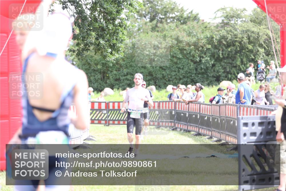 21.06.2026 - 29. Vierlanden-Triathlon Andreas Tolksdorf http://msf.ph/oto/9890861 21.06.2026 13:12:12 Ziel 660, 666, 660, 666 meine-sportfotos.de