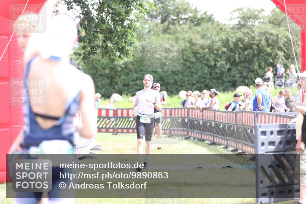 21.06.2026 - 29. Vierlanden-Triathlon Andreas Tolksdorf http://msf.ph/oto/9890863 21.06.2026 13:12:12 Ziel 660, 666, 660, 666 meine-sportfotos.de