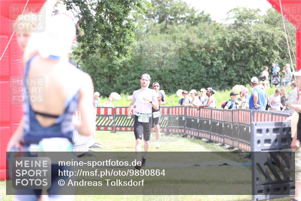 21.06.2026 - 29. Vierlanden-Triathlon Andreas Tolksdorf http://msf.ph/oto/9890864 21.06.2026 13:12:12 Ziel 660, 666, 660, 666 meine-sportfotos.de
