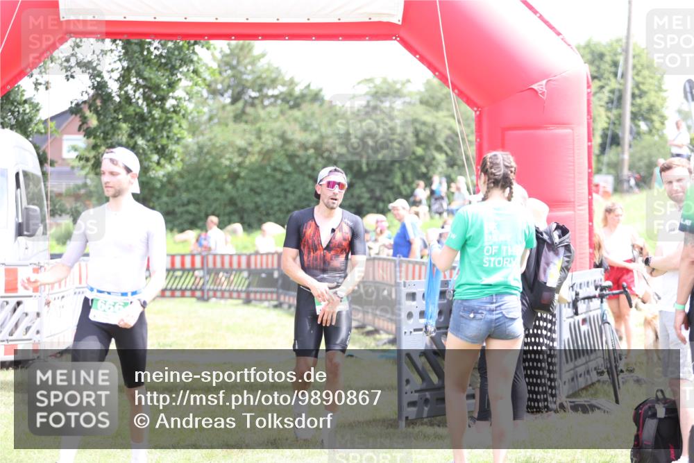21.06.2026 - 29. Vierlanden-Triathlon Andreas Tolksdorf http://msf.ph/oto/9890867 21.06.2026 13:12:19 Ziel 660, 660 meine-sportfotos.de