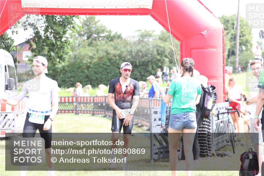 21.06.2026 - 29. Vierlanden-Triathlon Andreas Tolksdorf http://msf.ph/oto/9890869 21.06.2026 13:12:20 Ziel 660, 660 meine-sportfotos.de