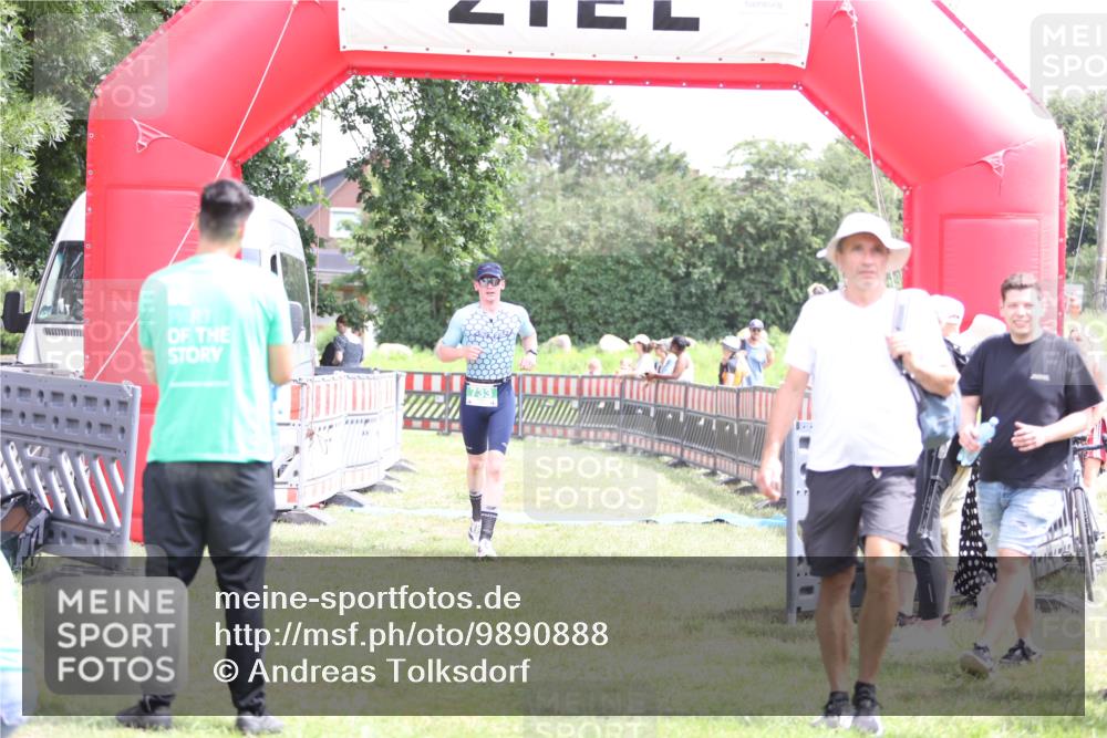 21.06.2026 - 29. Vierlanden-Triathlon Andreas Tolksdorf http://msf.ph/oto/9890888 21.06.2026 13:13:28 Ziel 733, 785, 733, 785 meine-sportfotos.de