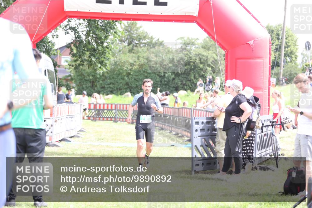 21.06.2026 - 29. Vierlanden-Triathlon Andreas Tolksdorf http://msf.ph/oto/9890892 21.06.2026 13:13:35 Ziel 290, 785, 290, 785 meine-sportfotos.de