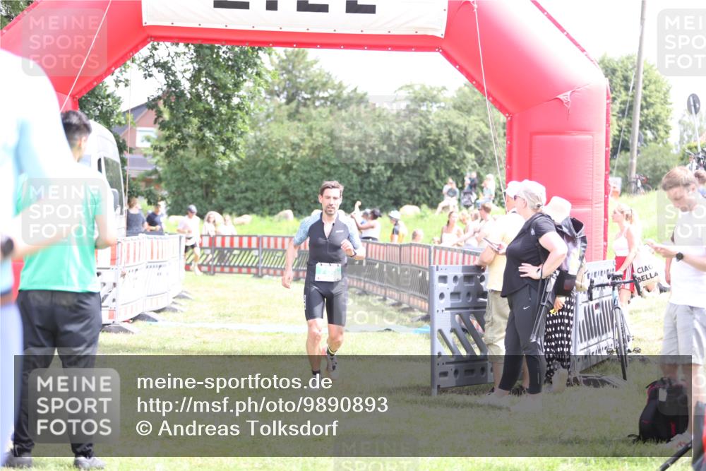 21.06.2026 - 29. Vierlanden-Triathlon Andreas Tolksdorf http://msf.ph/oto/9890893 21.06.2026 13:13:35 Ziel 290, 785, 290, 785 meine-sportfotos.de
