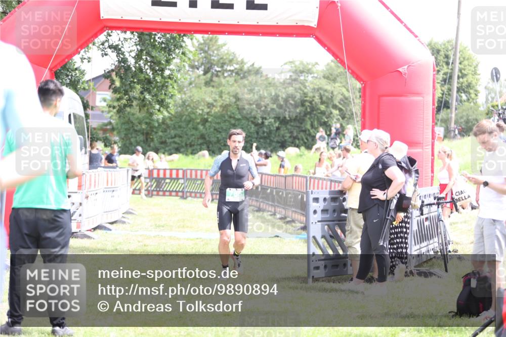 21.06.2026 - 29. Vierlanden-Triathlon Andreas Tolksdorf http://msf.ph/oto/9890894 21.06.2026 13:13:35 Ziel 290, 785, 290, 785 meine-sportfotos.de