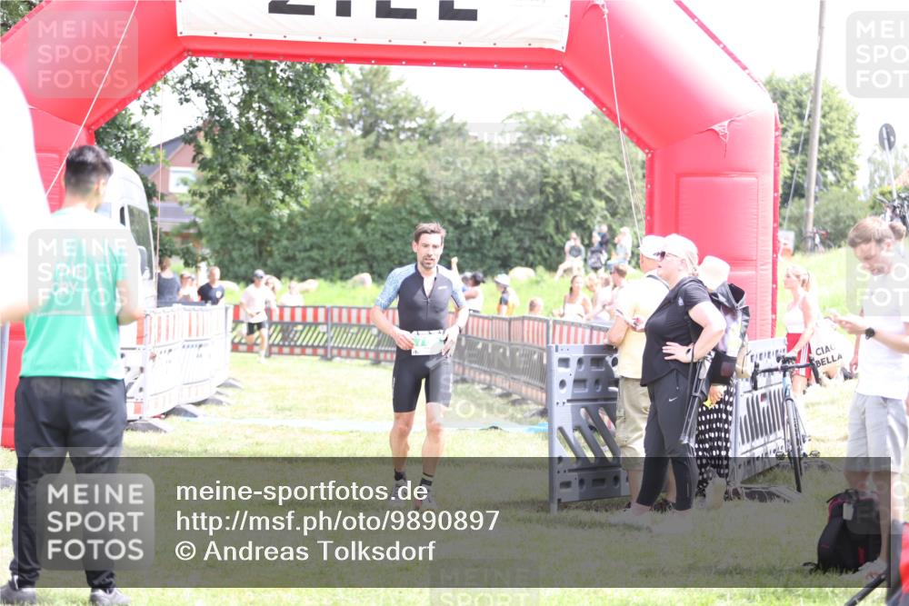21.06.2026 - 29. Vierlanden-Triathlon Andreas Tolksdorf http://msf.ph/oto/9890897 21.06.2026 13:13:35 Ziel 290, 785, 290, 785 meine-sportfotos.de