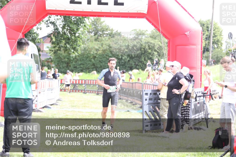 21.06.2026 - 29. Vierlanden-Triathlon Andreas Tolksdorf http://msf.ph/oto/9890898 21.06.2026 13:13:35 Ziel 290, 785, 290, 785 meine-sportfotos.de