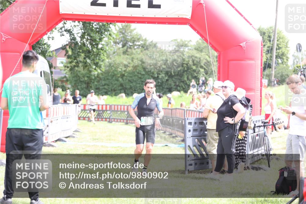 21.06.2026 - 29. Vierlanden-Triathlon Andreas Tolksdorf http://msf.ph/oto/9890902 21.06.2026 13:13:36 Ziel 290, 785, 290, 785 meine-sportfotos.de