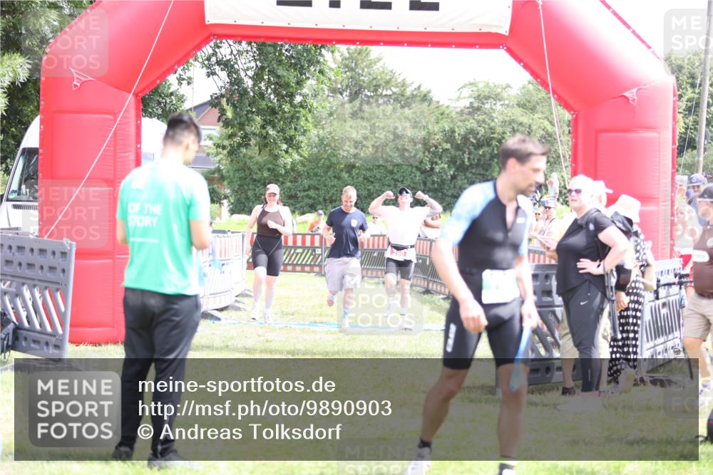 21.06.2026 - 29. Vierlanden-Triathlon Andreas Tolksdorf http://msf.ph/oto/9890903 21.06.2026 13:13:40 Ziel 290, 290 meine-sportfotos.de