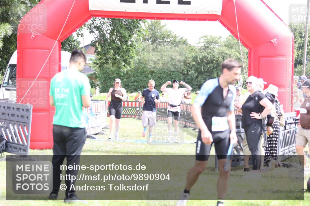 21.06.2026 - 29. Vierlanden-Triathlon Andreas Tolksdorf http://msf.ph/oto/9890904 21.06.2026 13:13:40 Ziel 290, 290 meine-sportfotos.de