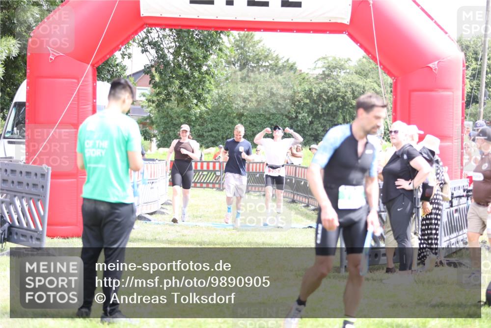 21.06.2026 - 29. Vierlanden-Triathlon Andreas Tolksdorf http://msf.ph/oto/9890905 21.06.2026 13:13:40 Ziel 290, 290 meine-sportfotos.de