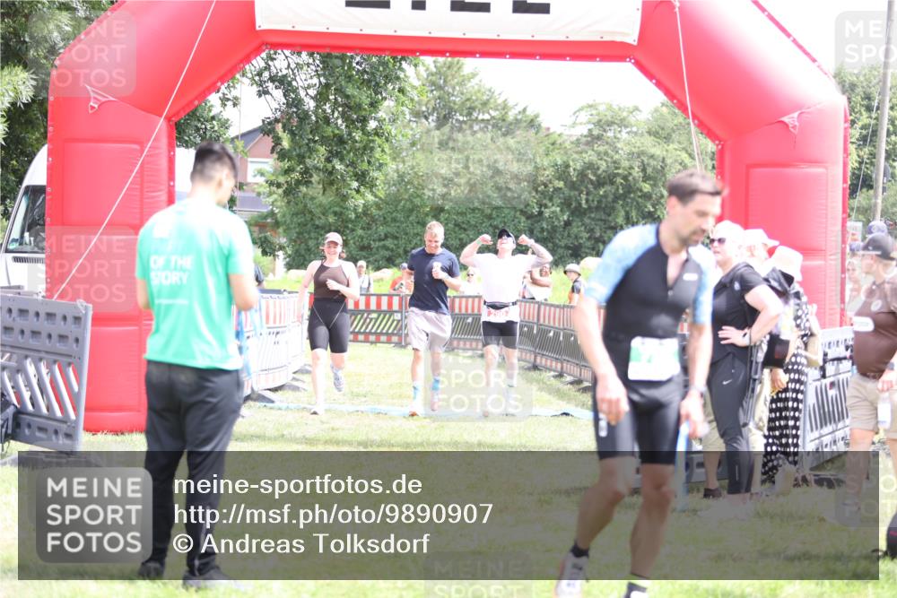 21.06.2026 - 29. Vierlanden-Triathlon Andreas Tolksdorf http://msf.ph/oto/9890907 21.06.2026 13:13:40 Ziel 290, 290 meine-sportfotos.de