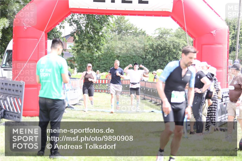21.06.2026 - 29. Vierlanden-Triathlon Andreas Tolksdorf http://msf.ph/oto/9890908 21.06.2026 13:13:40 Ziel 290, 290 meine-sportfotos.de
