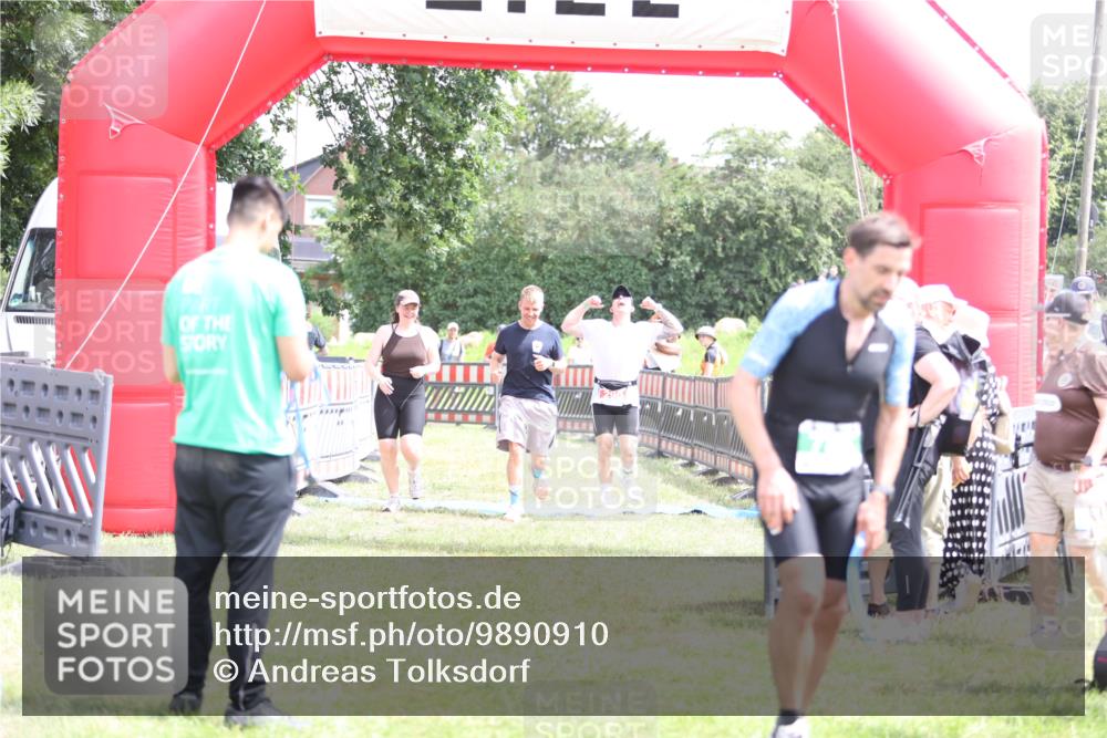 21.06.2026 - 29. Vierlanden-Triathlon Andreas Tolksdorf http://msf.ph/oto/9890910 21.06.2026 13:13:40 Ziel 290, 290 meine-sportfotos.de