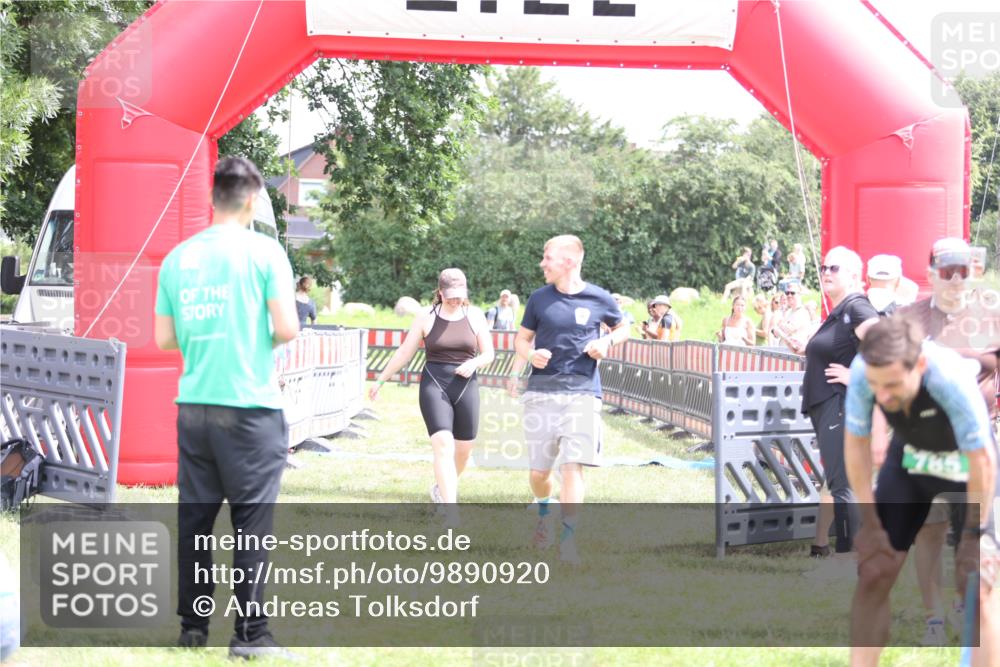 21.06.2026 - 29. Vierlanden-Triathlon Andreas Tolksdorf http://msf.ph/oto/9890920 21.06.2026 13:13:43 Ziel 290, 290 meine-sportfotos.de