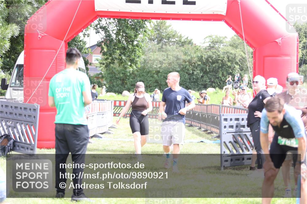 21.06.2026 - 29. Vierlanden-Triathlon Andreas Tolksdorf http://msf.ph/oto/9890921 21.06.2026 13:13:43 Ziel 290, 290 meine-sportfotos.de