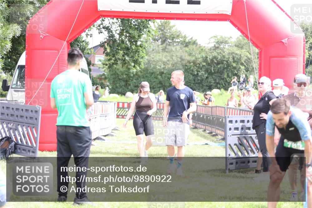 21.06.2026 - 29. Vierlanden-Triathlon Andreas Tolksdorf http://msf.ph/oto/9890922 21.06.2026 13:13:43 Ziel 290, 290 meine-sportfotos.de