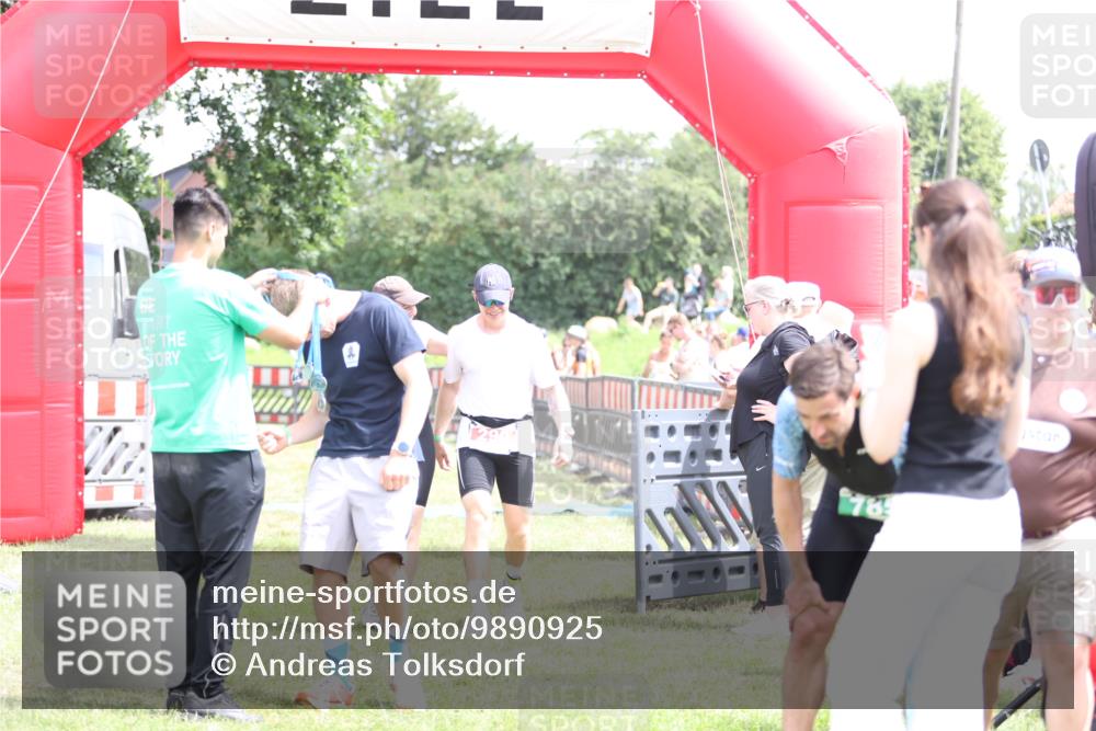 21.06.2026 - 29. Vierlanden-Triathlon Andreas Tolksdorf http://msf.ph/oto/9890925 21.06.2026 13:13:46 Ziel 713, 713 meine-sportfotos.de