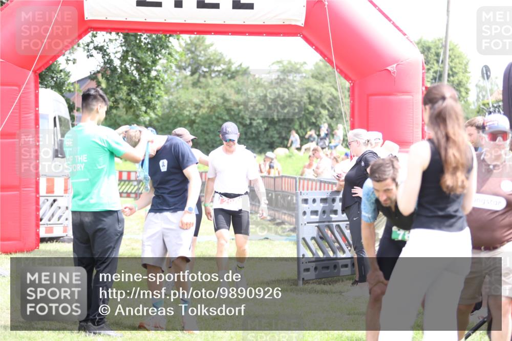 21.06.2026 - 29. Vierlanden-Triathlon Andreas Tolksdorf http://msf.ph/oto/9890926 21.06.2026 13:13:46 Ziel 713, 713 meine-sportfotos.de