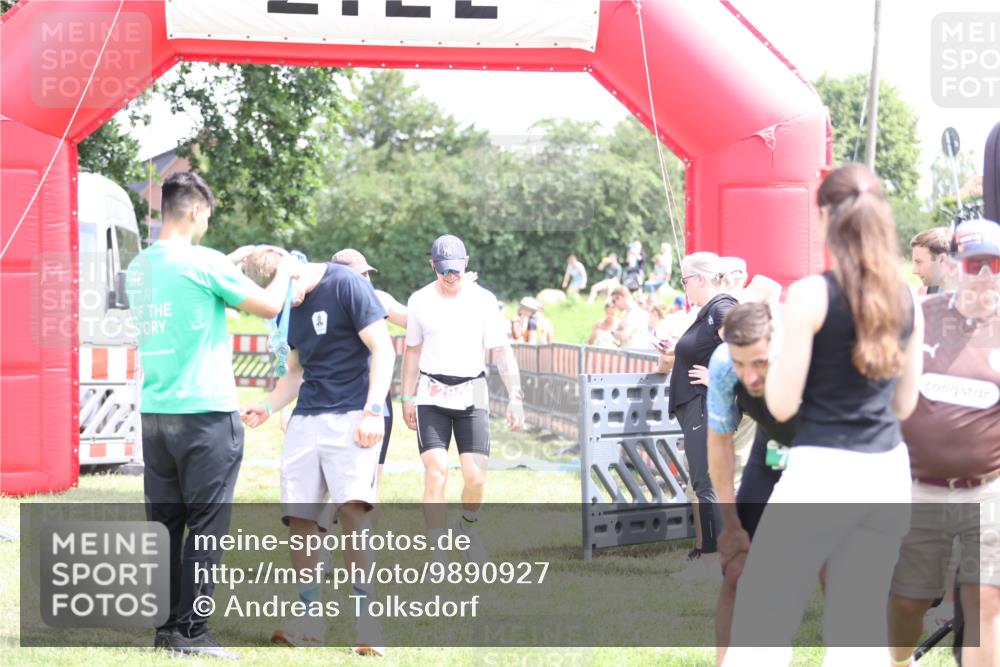 21.06.2026 - 29. Vierlanden-Triathlon Andreas Tolksdorf http://msf.ph/oto/9890927 21.06.2026 13:13:46 Ziel 713, 713 meine-sportfotos.de