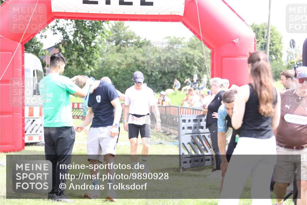 21.06.2026 - 29. Vierlanden-Triathlon Andreas Tolksdorf http://msf.ph/oto/9890928 21.06.2026 13:13:46 Ziel 713, 713 meine-sportfotos.de
