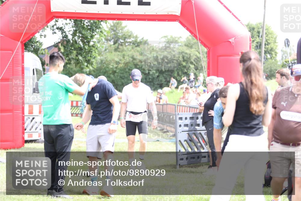 21.06.2026 - 29. Vierlanden-Triathlon Andreas Tolksdorf http://msf.ph/oto/9890929 21.06.2026 13:13:46 Ziel 713, 713 meine-sportfotos.de