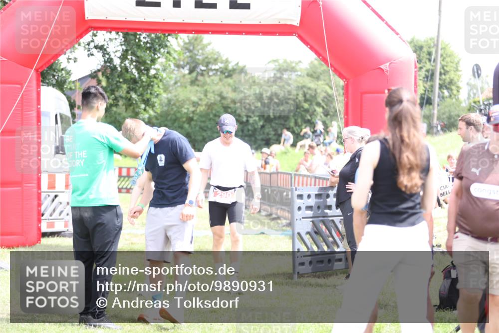 21.06.2026 - 29. Vierlanden-Triathlon Andreas Tolksdorf http://msf.ph/oto/9890931 21.06.2026 13:13:46 Ziel 713, 713 meine-sportfotos.de