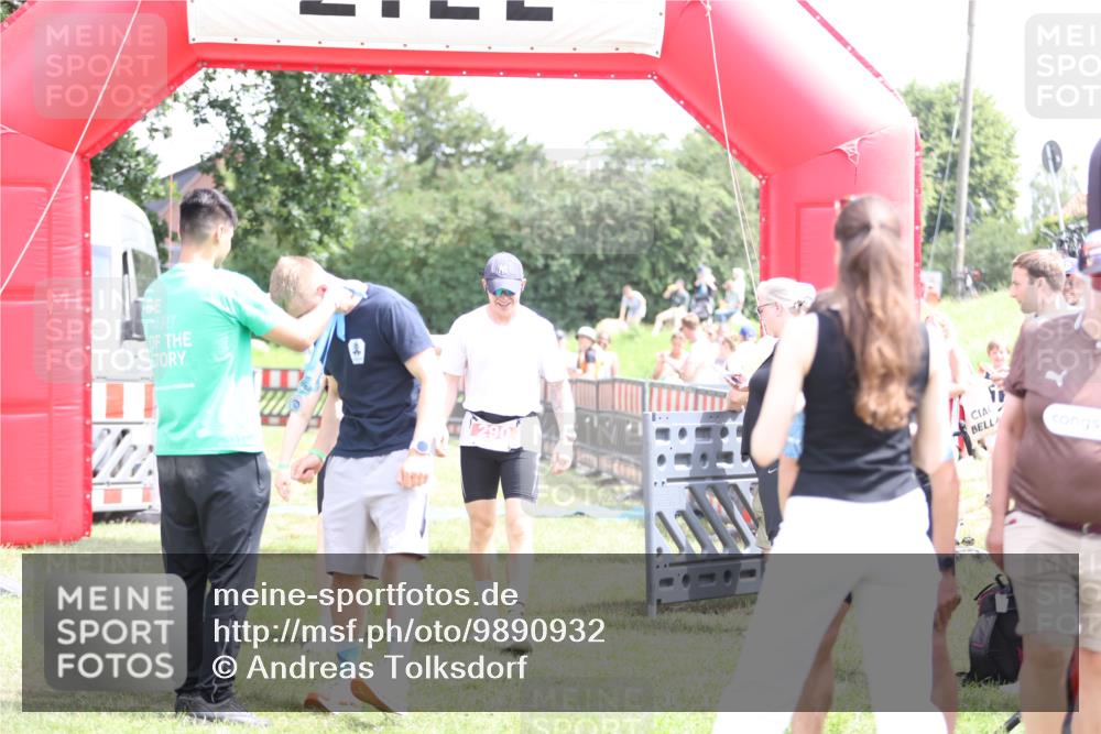 21.06.2026 - 29. Vierlanden-Triathlon Andreas Tolksdorf http://msf.ph/oto/9890932 21.06.2026 13:13:46 Ziel 713, 713 meine-sportfotos.de