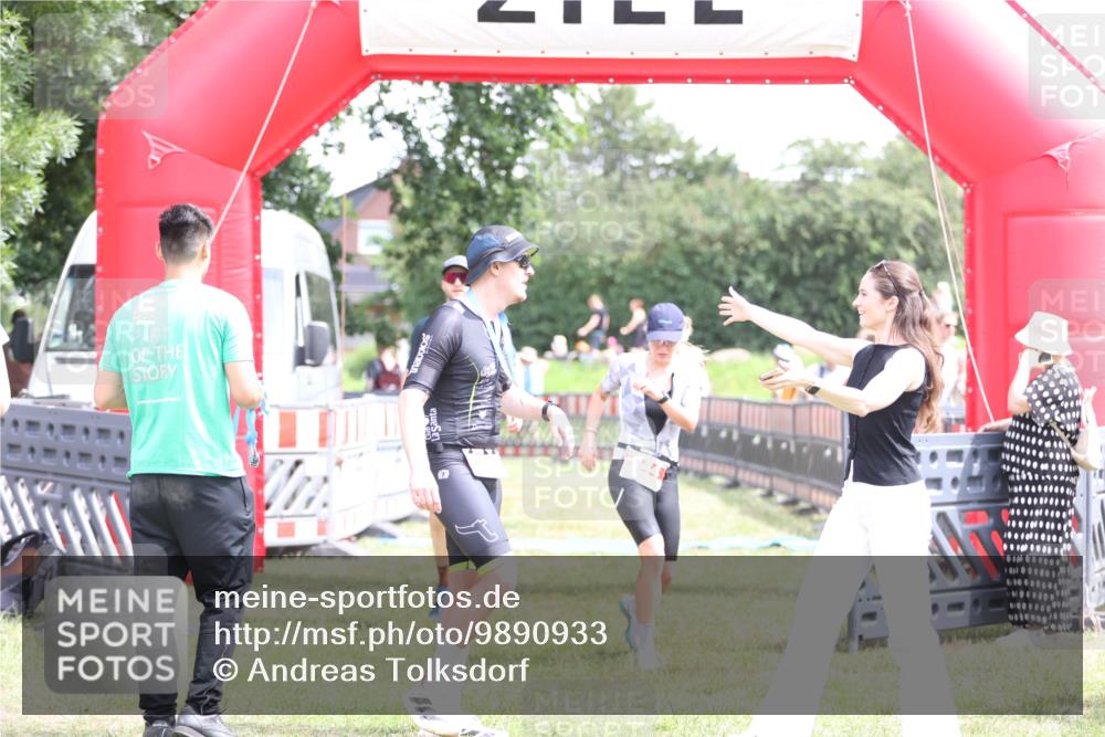 21.06.2026 - 29. Vierlanden-Triathlon Andreas Tolksdorf http://msf.ph/oto/9890933 21.06.2026 13:14:18 Ziel 29, 244, 29, 244 meine-sportfotos.de