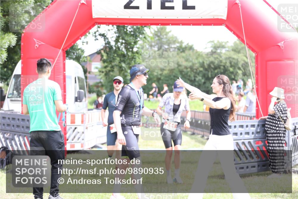 21.06.2026 - 29. Vierlanden-Triathlon Andreas Tolksdorf http://msf.ph/oto/9890935 21.06.2026 13:14:18 Ziel 29, 244, 29, 244 meine-sportfotos.de